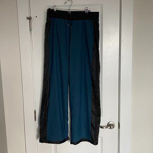 Lululemon 10 - dark teal lined parachute pants